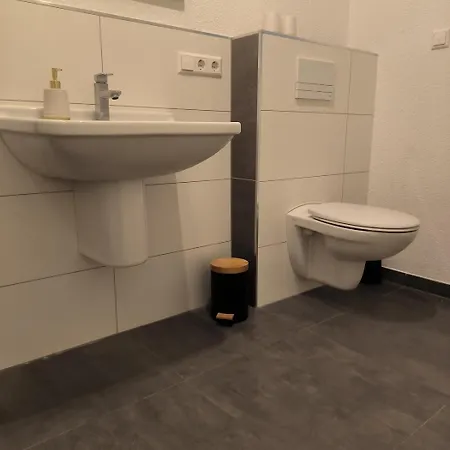 Ground Floor 1br W Patio, 5 Min To Rab Appartement *