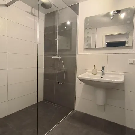 Appartement Ground Floor 1br W Patio, 5 Min To Rab *